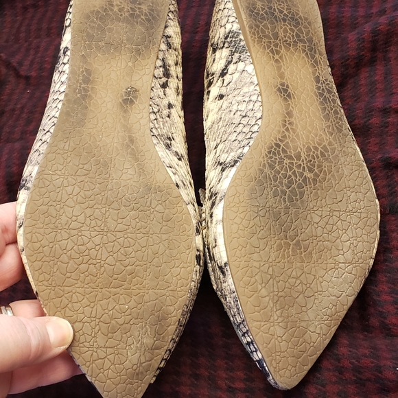 ■■SOLD■■STEVE MADDEN FEATHER SNAKESKIN FLATS - Picture 7 of 9